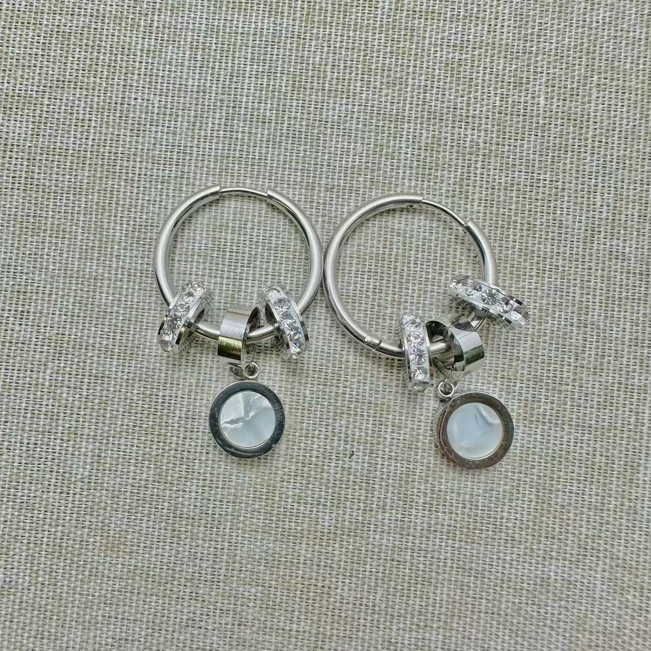 (O161)Orecchini cerchietti con ciondolo