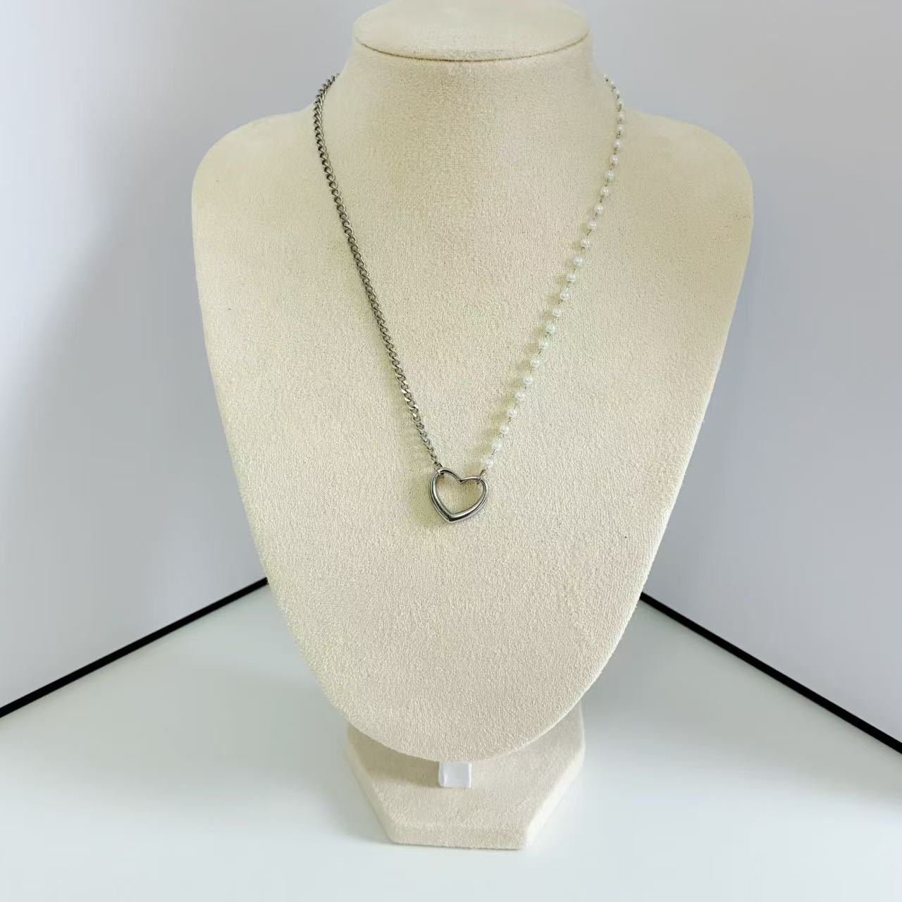 (C368)Collana Cuore con Perle e Catena