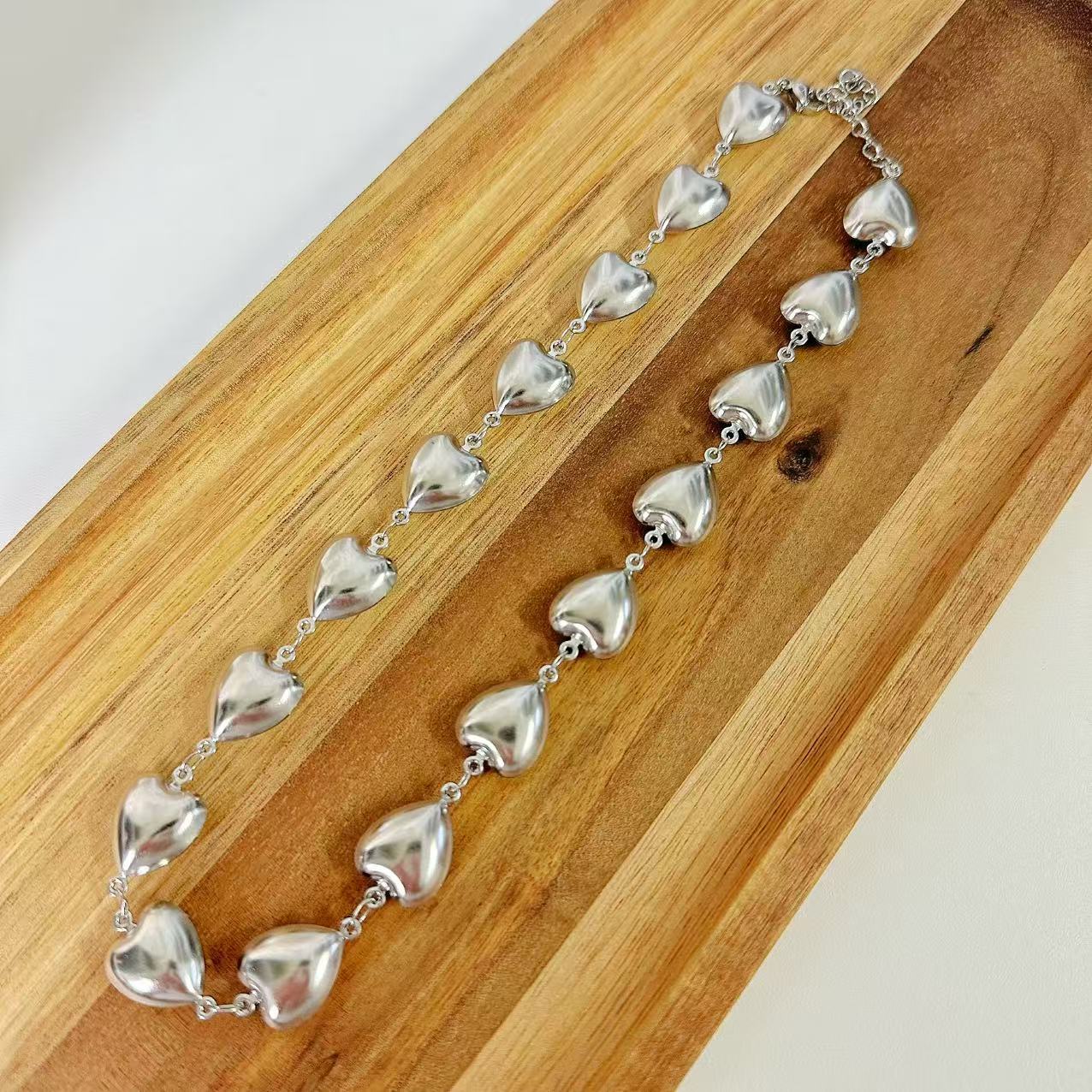 (C117)Collana cuori bombati girocollo in acciaio inox