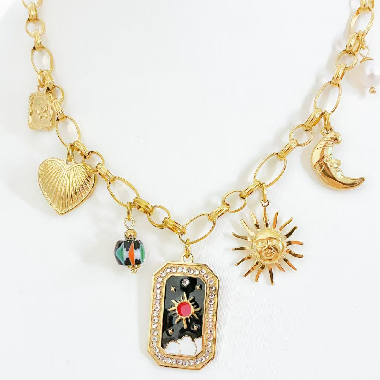 Collana con Ciondoli Astrali – Stile Boho Chic e Simbolico