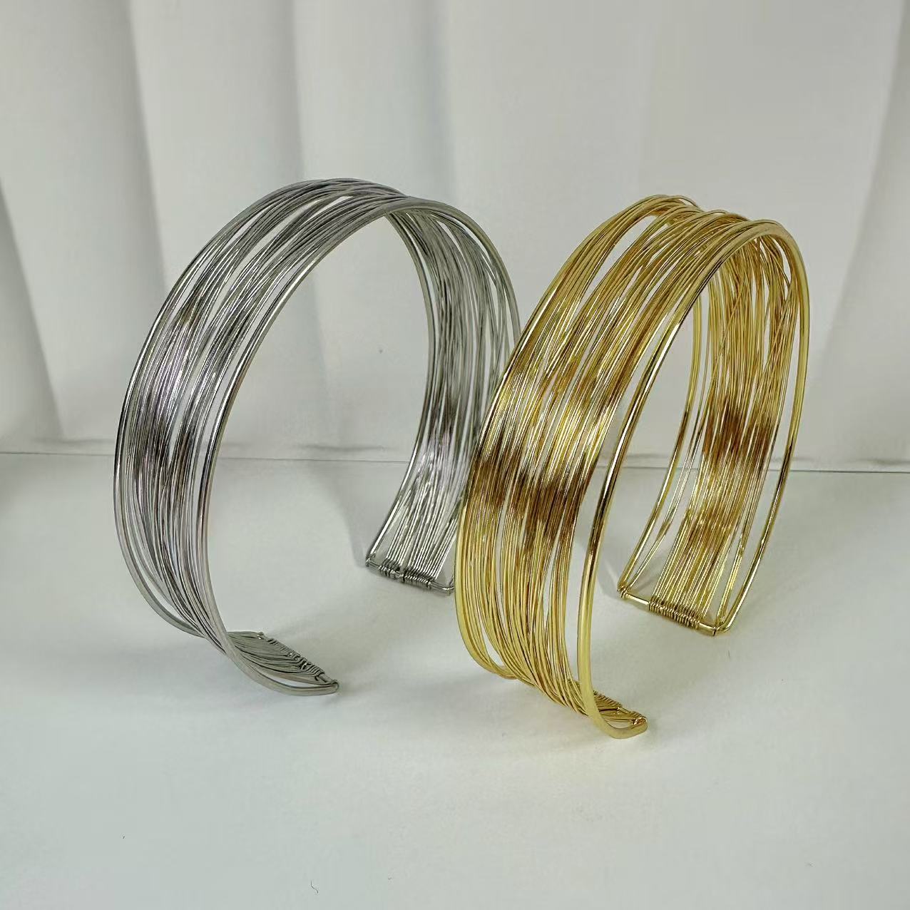 (C127)Collana semirigida regolabile in acciaio inox