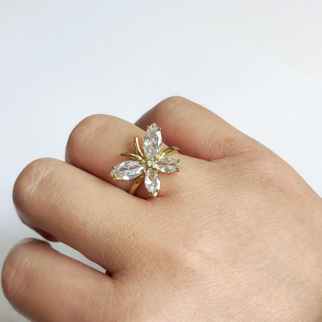 Anello Farfalla con Zirconi – Acciaio Inossidabile