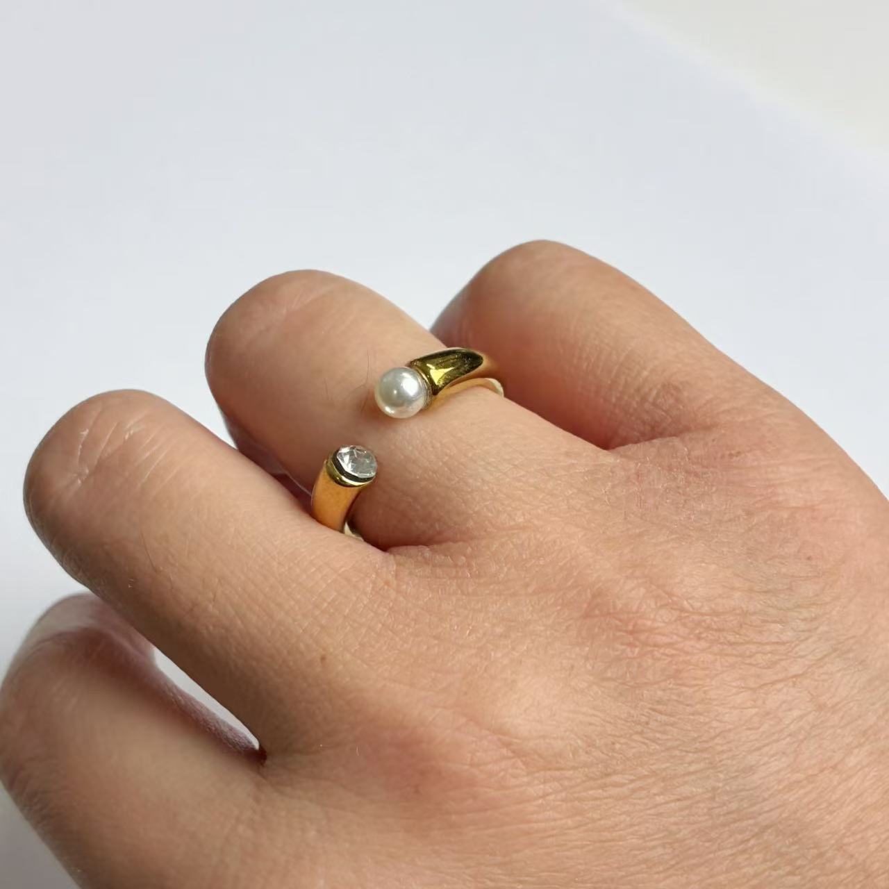 Anello Aperto con Perla e Zircone – Acciaio Inossidabile