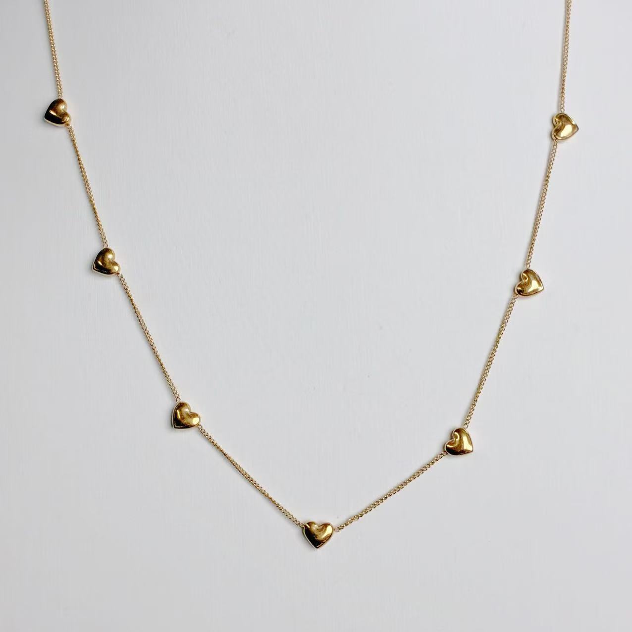 Collana “Cuori Discreti” – Eleganza Sottile dal Fascino Romantico