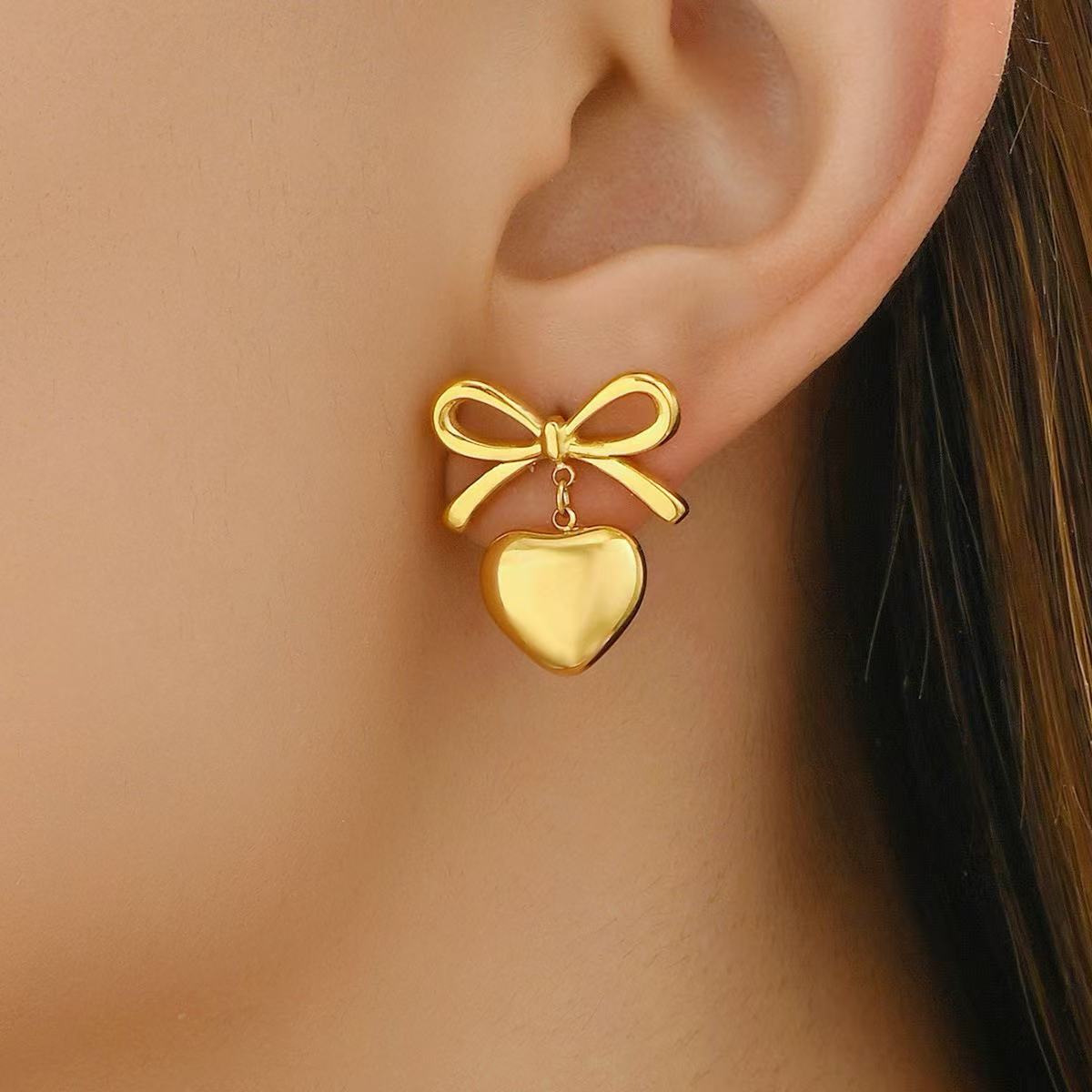 Orecchini Fiocco & Cuore — Delicatezza Romantica e Stile Raffinato