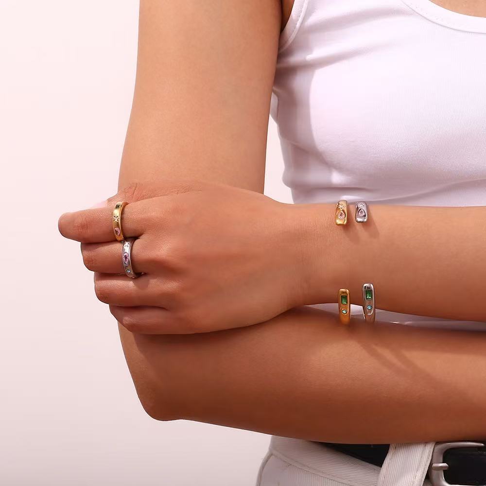 Anello “Segni Celesti” – Racconto Simbolico in Dettagli Incisi