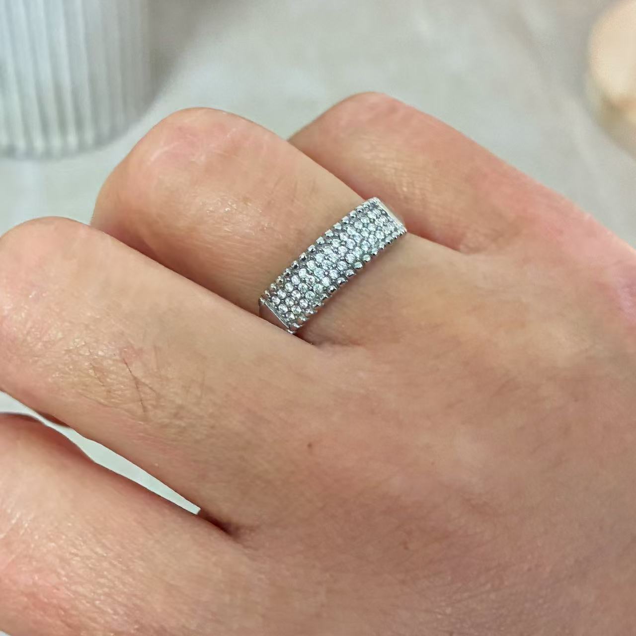 Anello Fascia Pavé di Zirconi