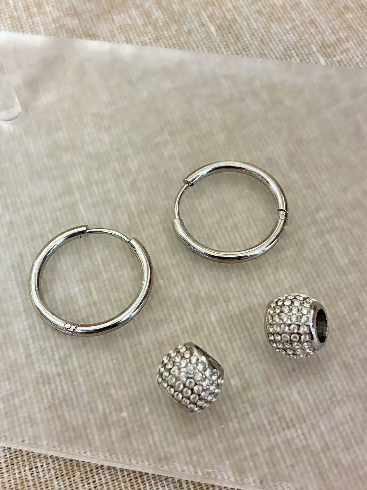 Orecchini Cerchio con Dettaglio Brillante