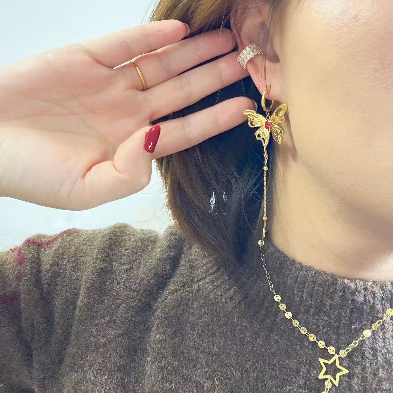 Orecchini Pendenti con Farfalla – Eleganti, Romantici e Luminosi