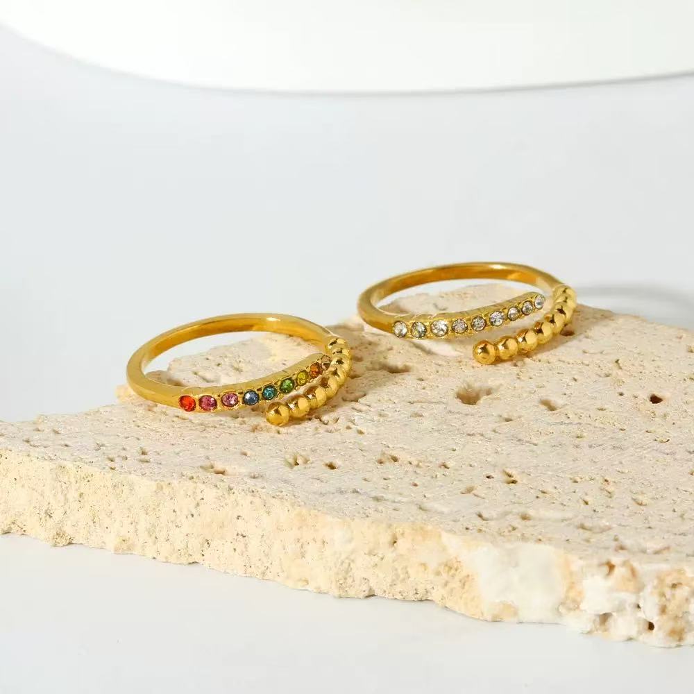 Anello con Zirconi Arcobaleno – Delicato, Luminoso e Moderno