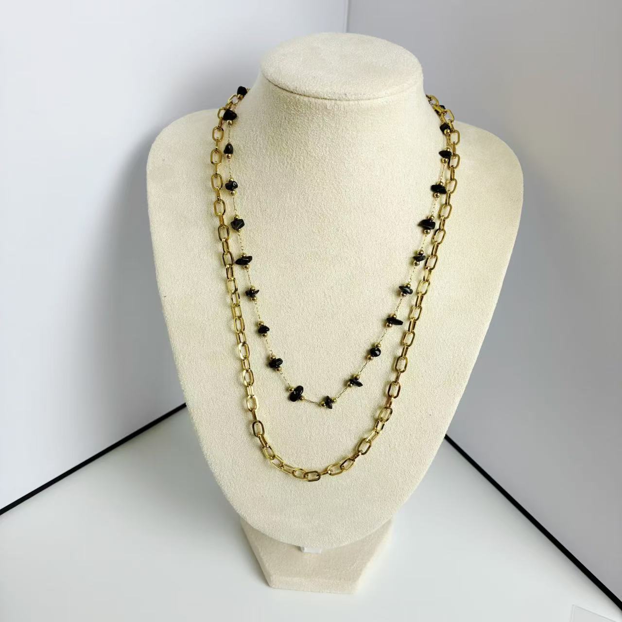 (C374)Collana a Doppio Filo con Maglie e Perle Nere