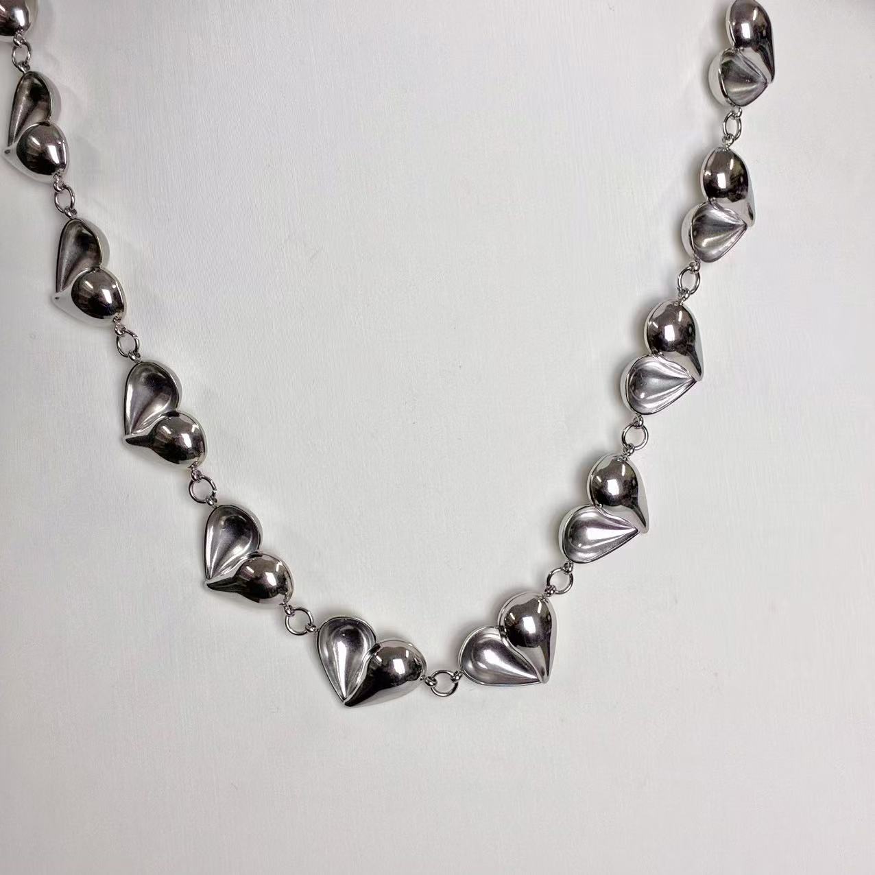 Collana “Cuori Luminosi” – Eleganza Romantica in Stile Moderno