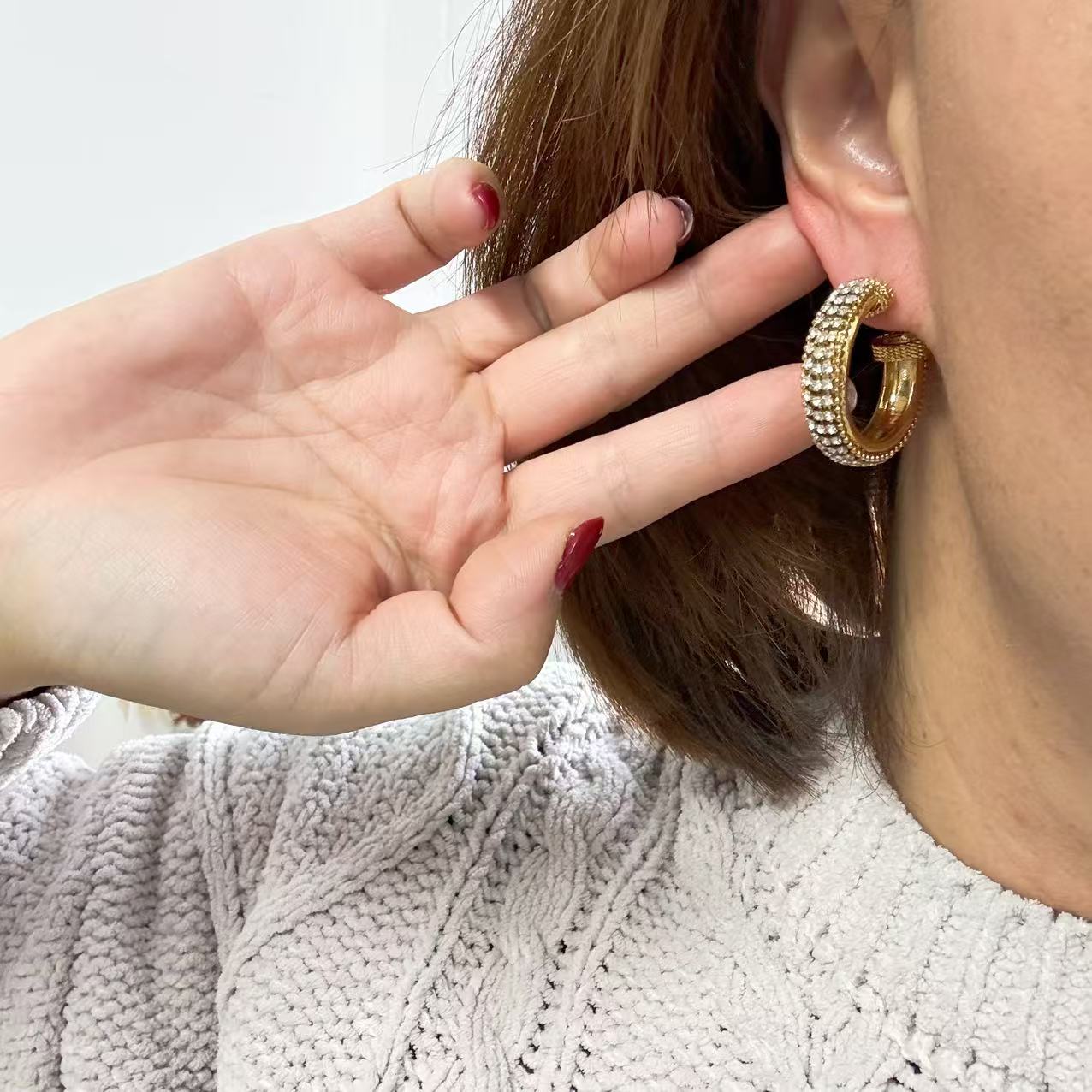 Cerchi Brillanti con Dettagli Preziosi – Eleganza Scintillante