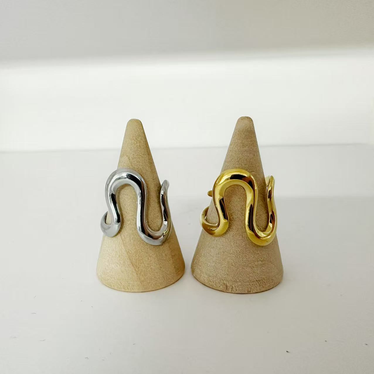 (A167)Anello ondulato