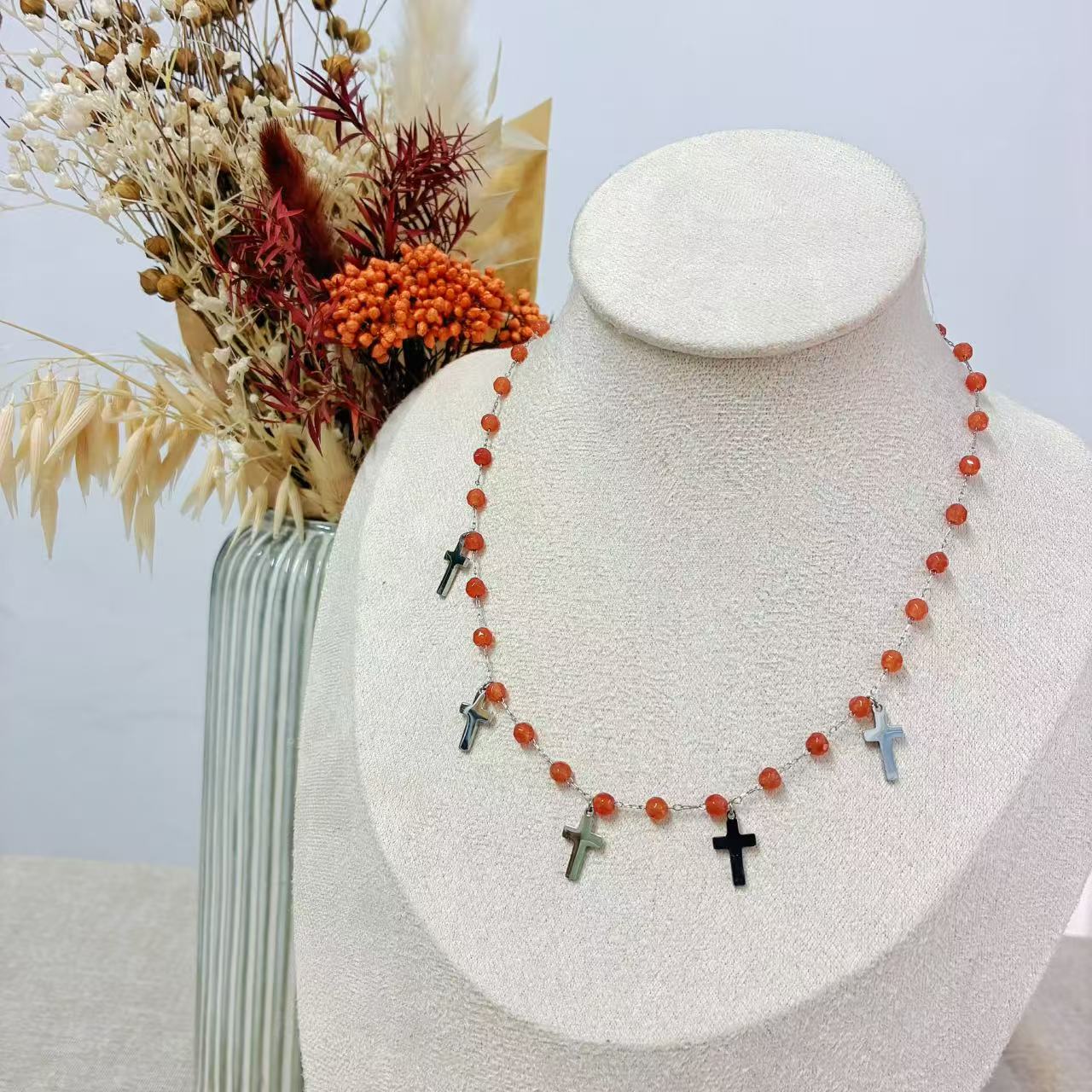 Collana “Fede & Luce” – Pietre Grigie e Croci in Acciaio Inossidabile