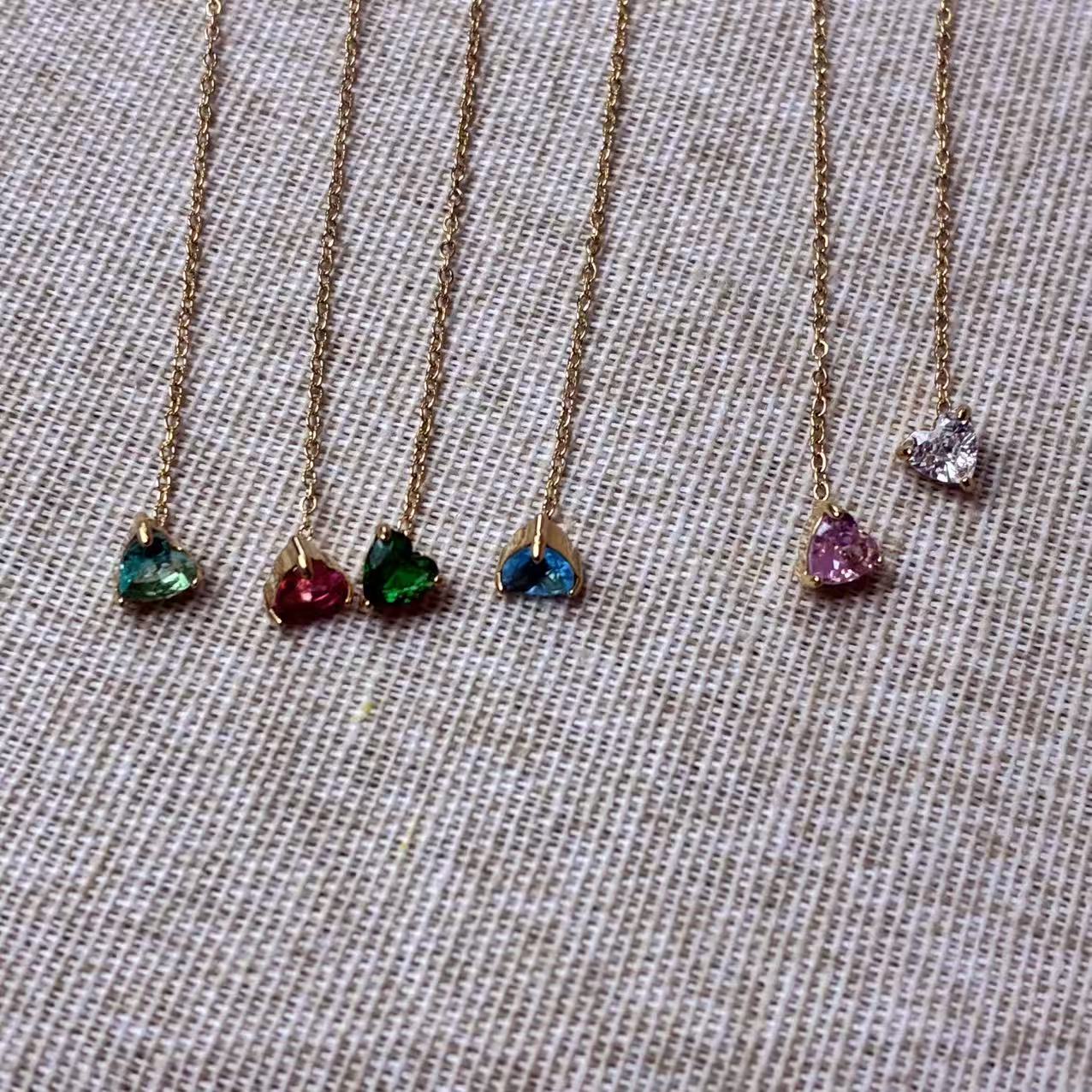 Set 6 orecchini "Arcobaleno di Cuori" – Girocollo con Cristalli Sfaccettati