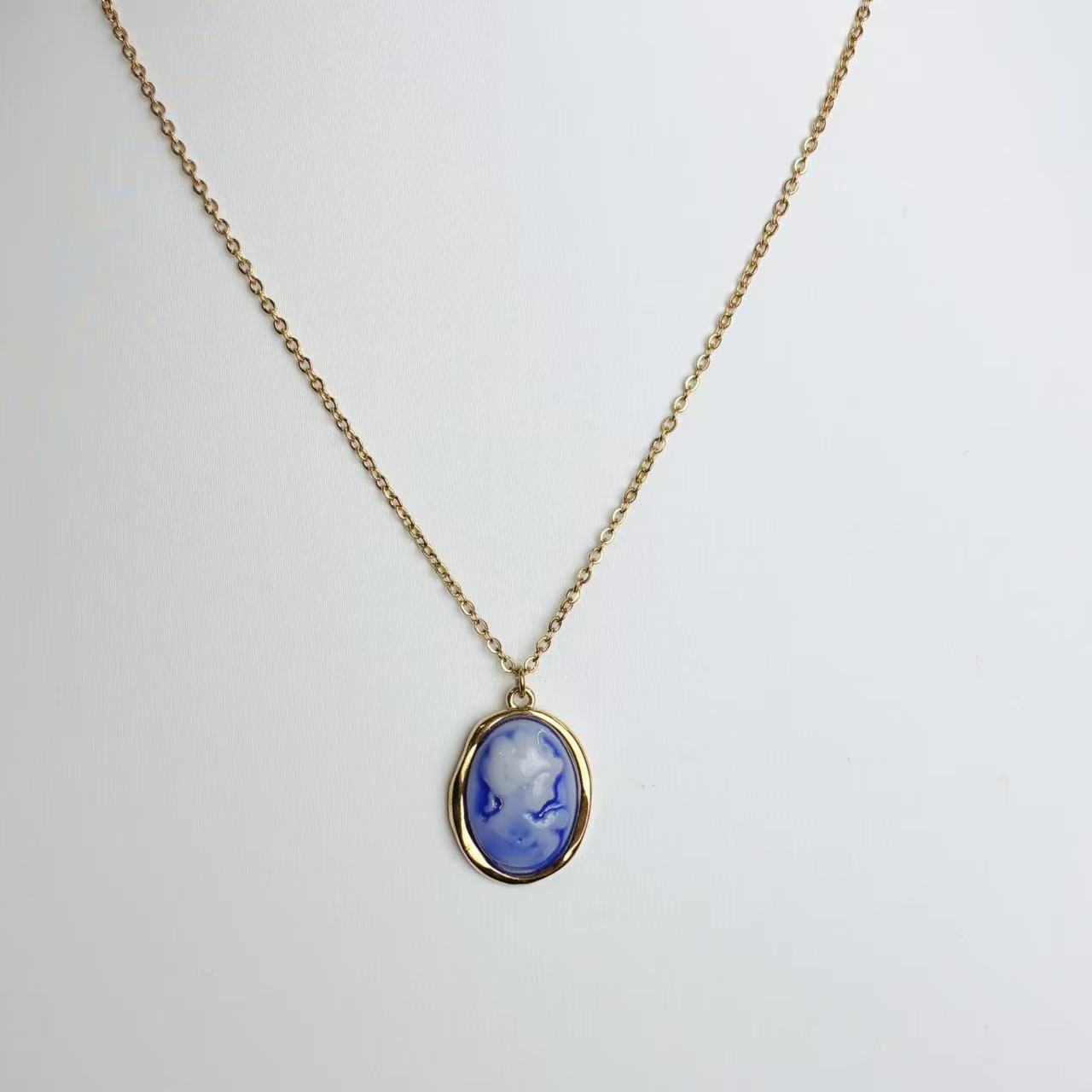 Collana Cammeo Blu – Eleganza Classica con un Tocco Moderno