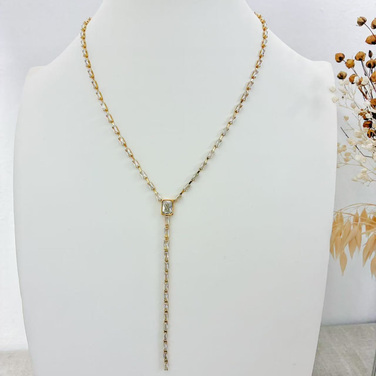 Collana Lunga con Cristalli – Eleganza Luminosissima