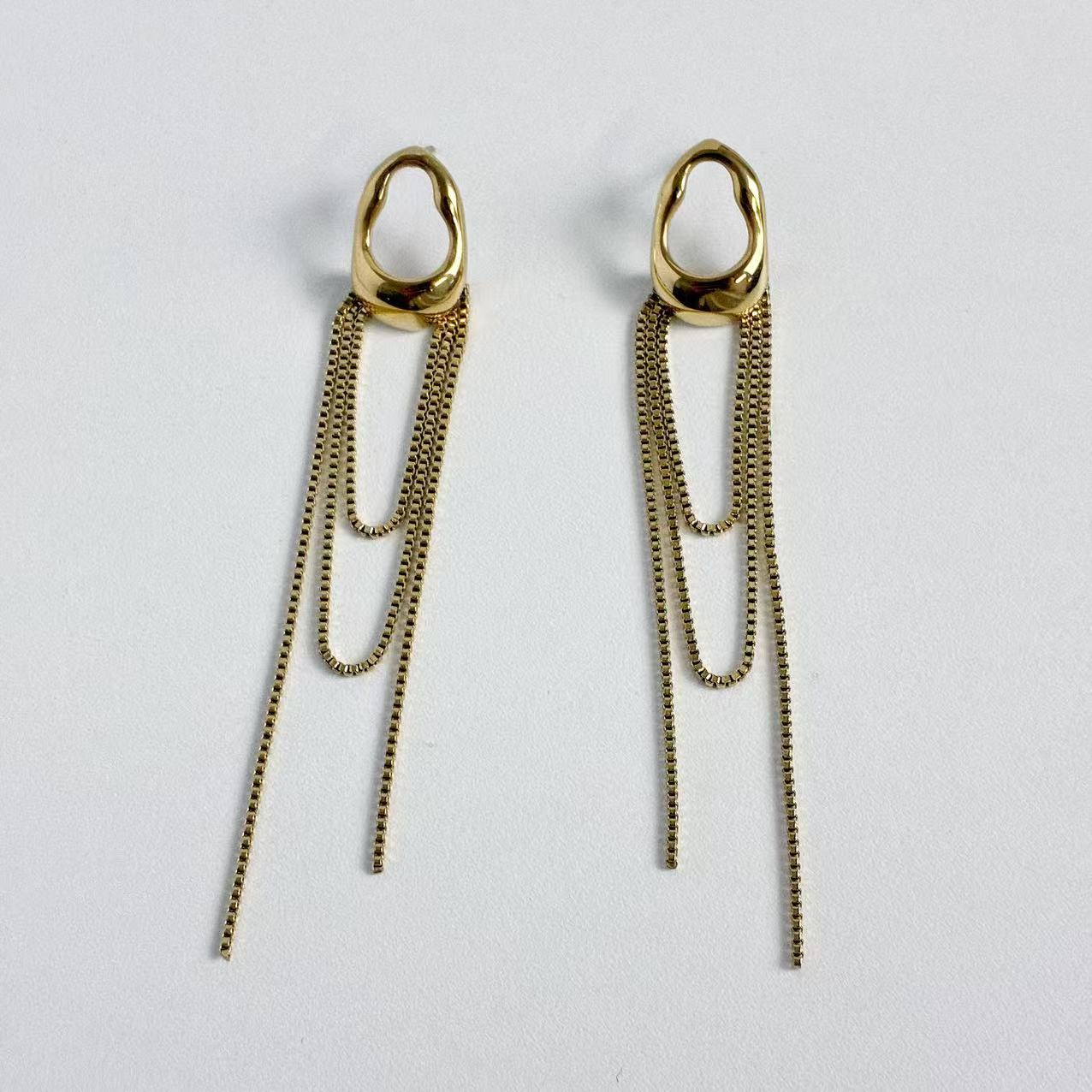 Orecchini Pendenti con Catene Sottili