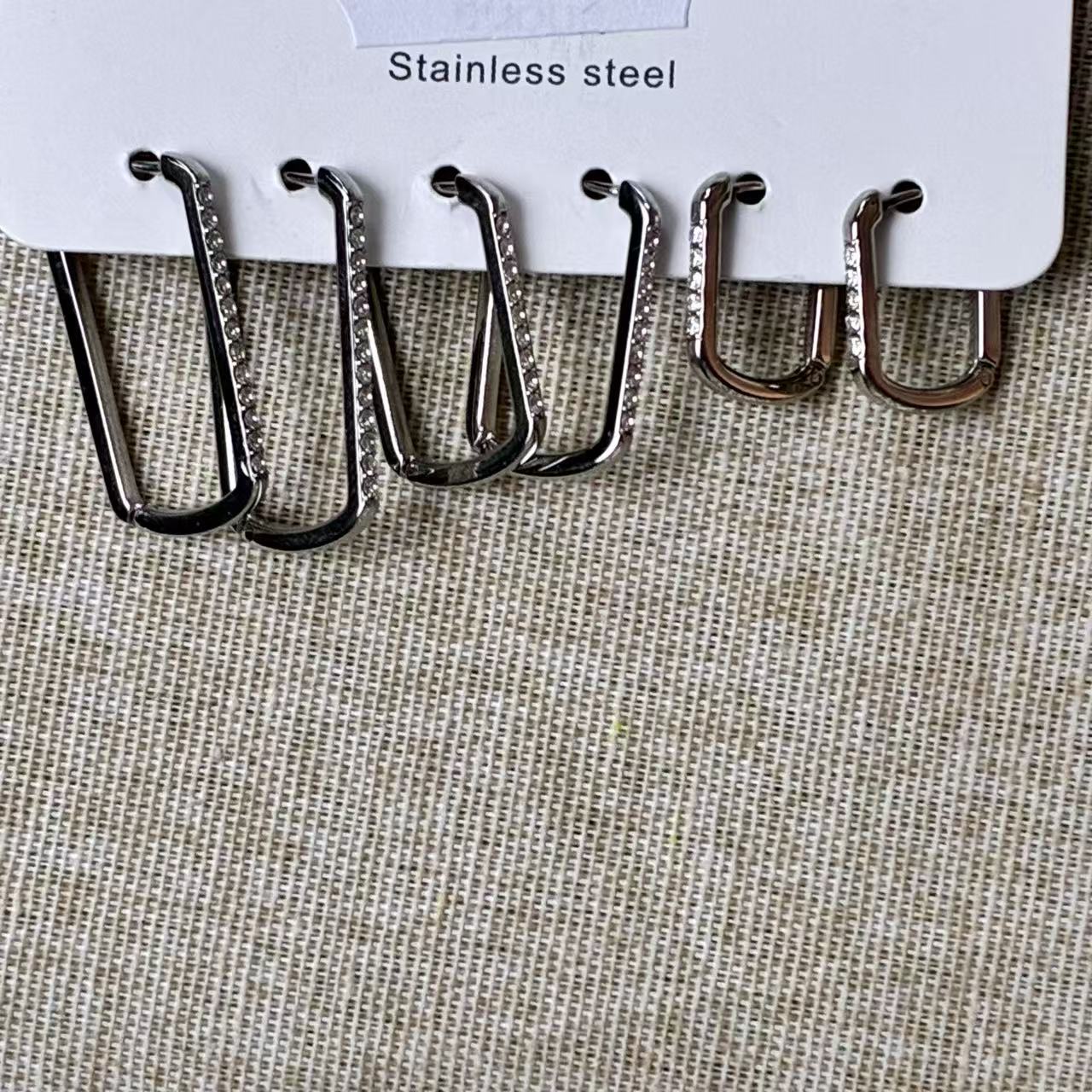 Set Orecchini "Geometric Pureness" – Cerchi Rettangolari in Acciaio