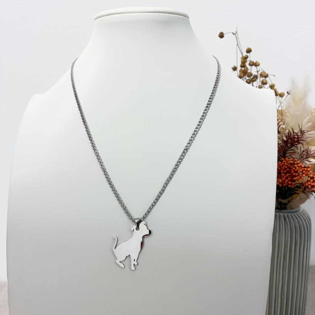 Collana con Ciondolo Cane – Minimal Chic per gli Amanti degli Animali