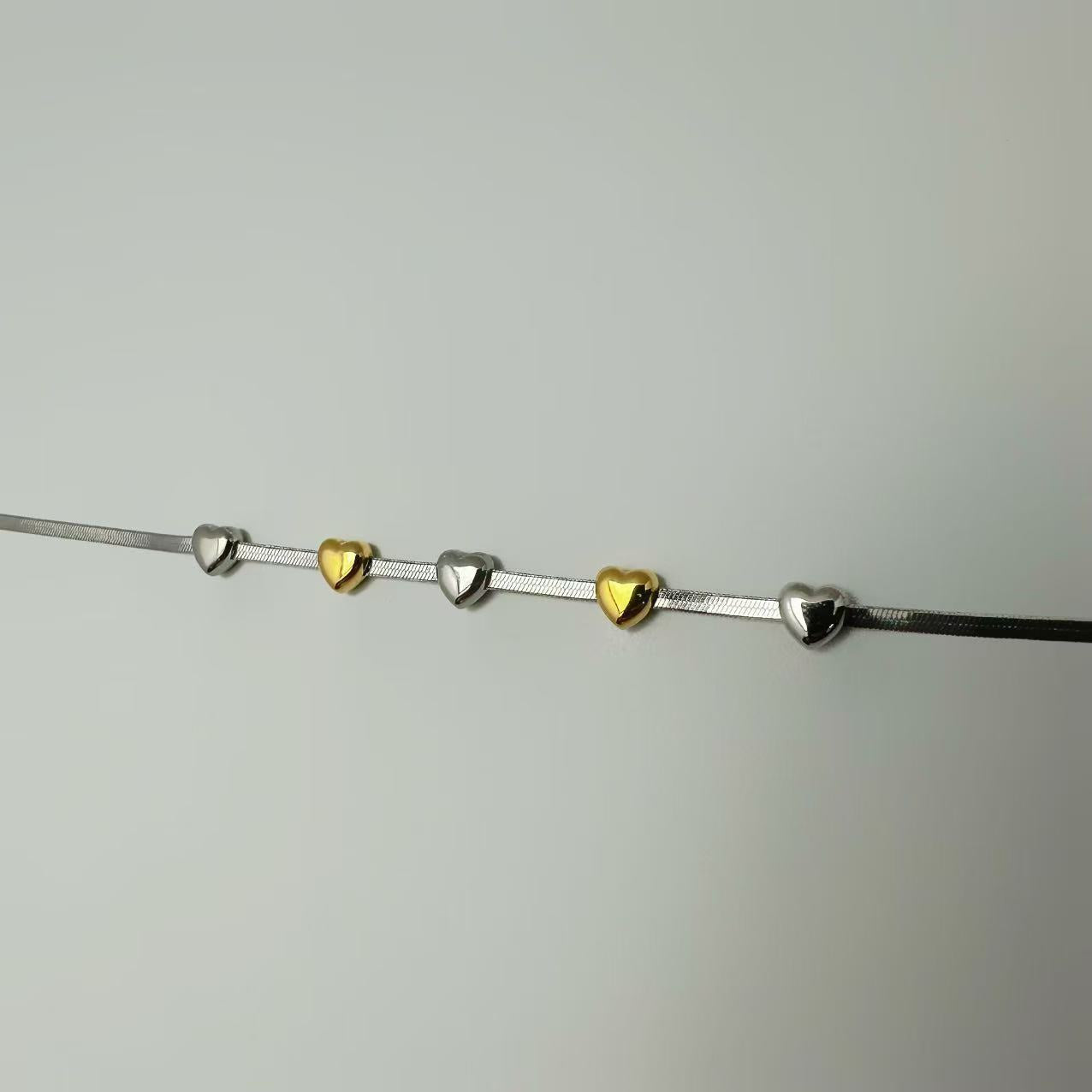 (B173)Bracciale cuoricini bicolori