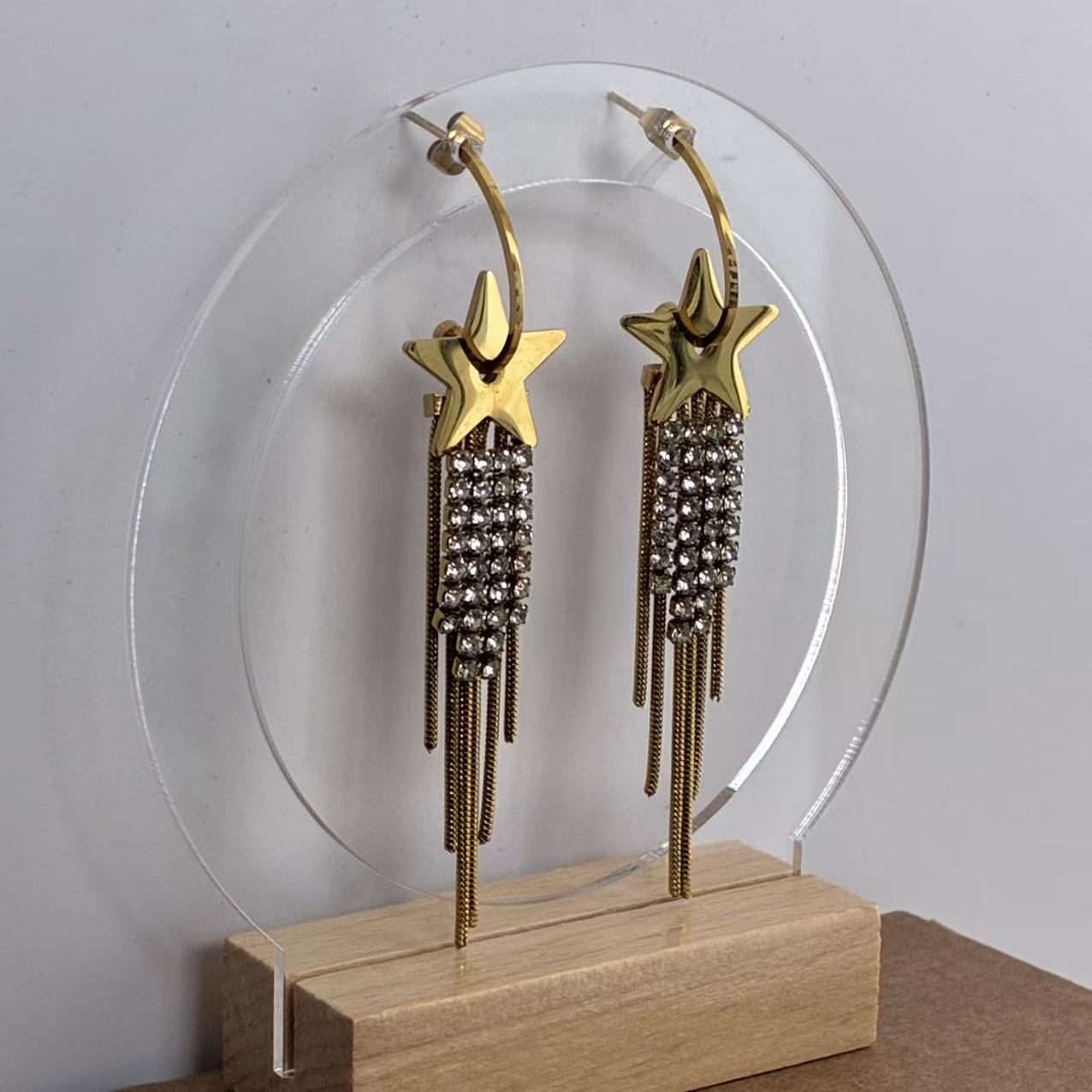 Orecchini “Stella Cadente” – Eleganza in Movimento