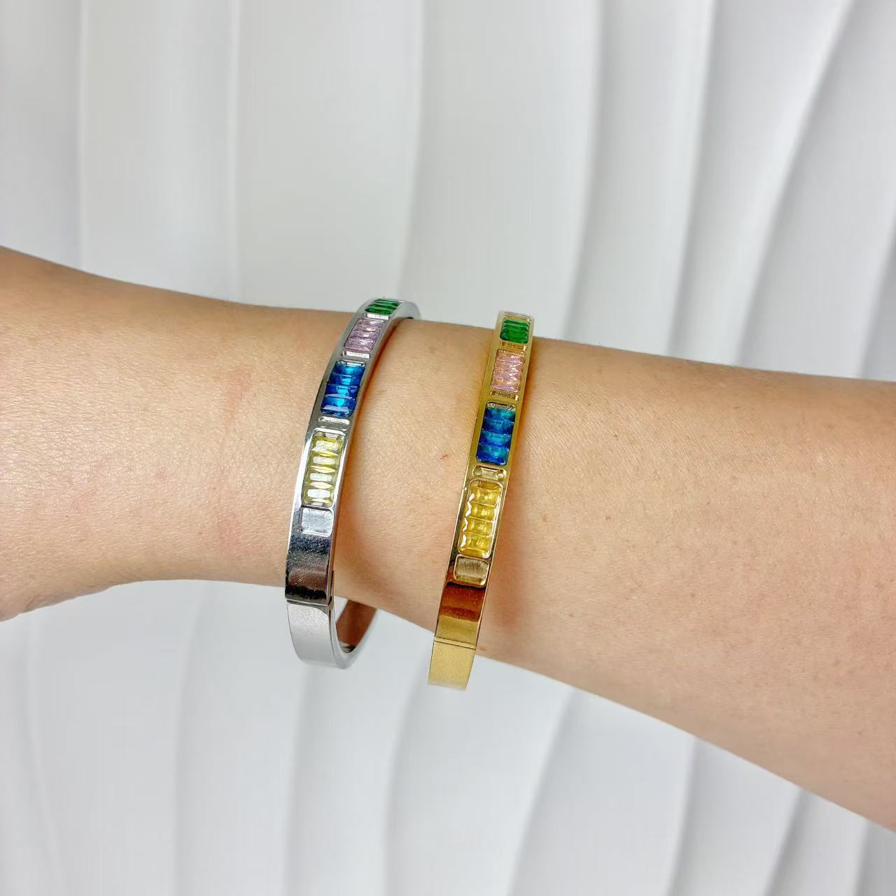 (B144)Bracciale rigido donna multicolore in acciaio inox