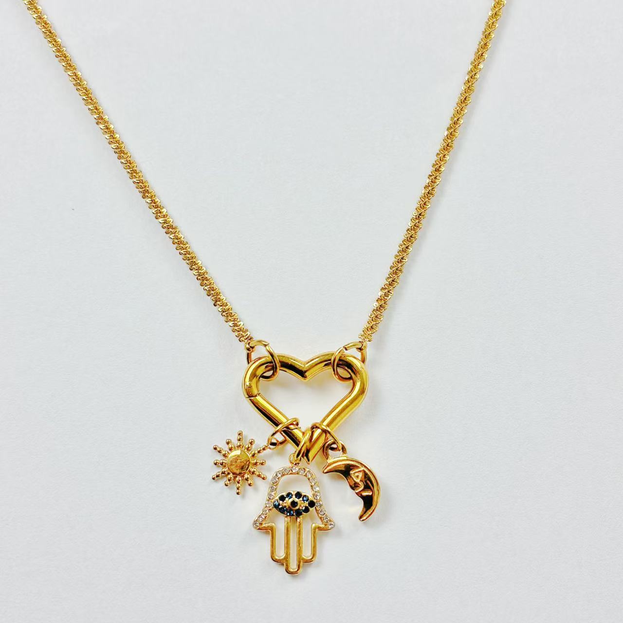 Collana “Cuore Protetto” – Amuleti di Luce e Fortuna