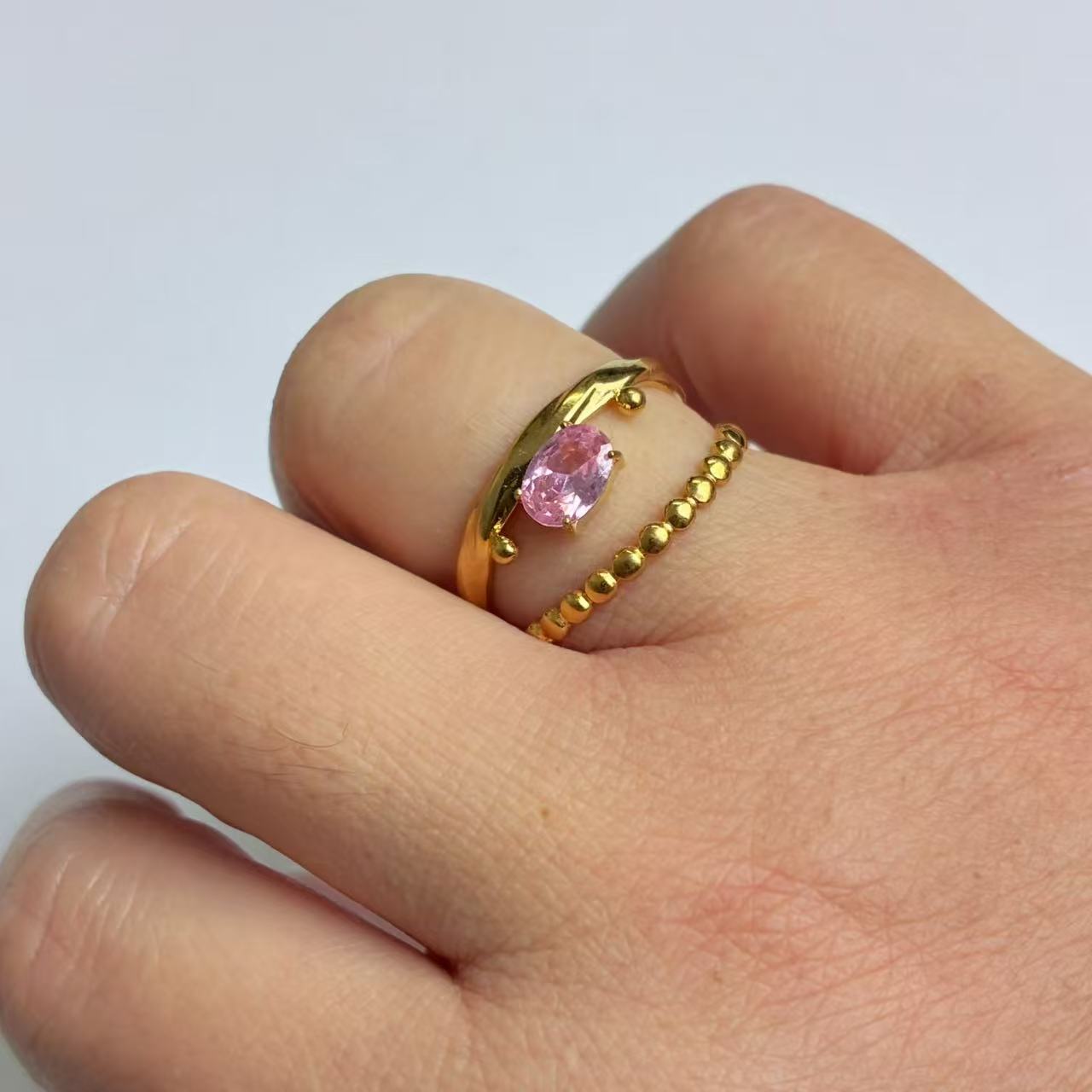 Anello Aperto con Zircone Rosa – Doppia Fascia Elegante