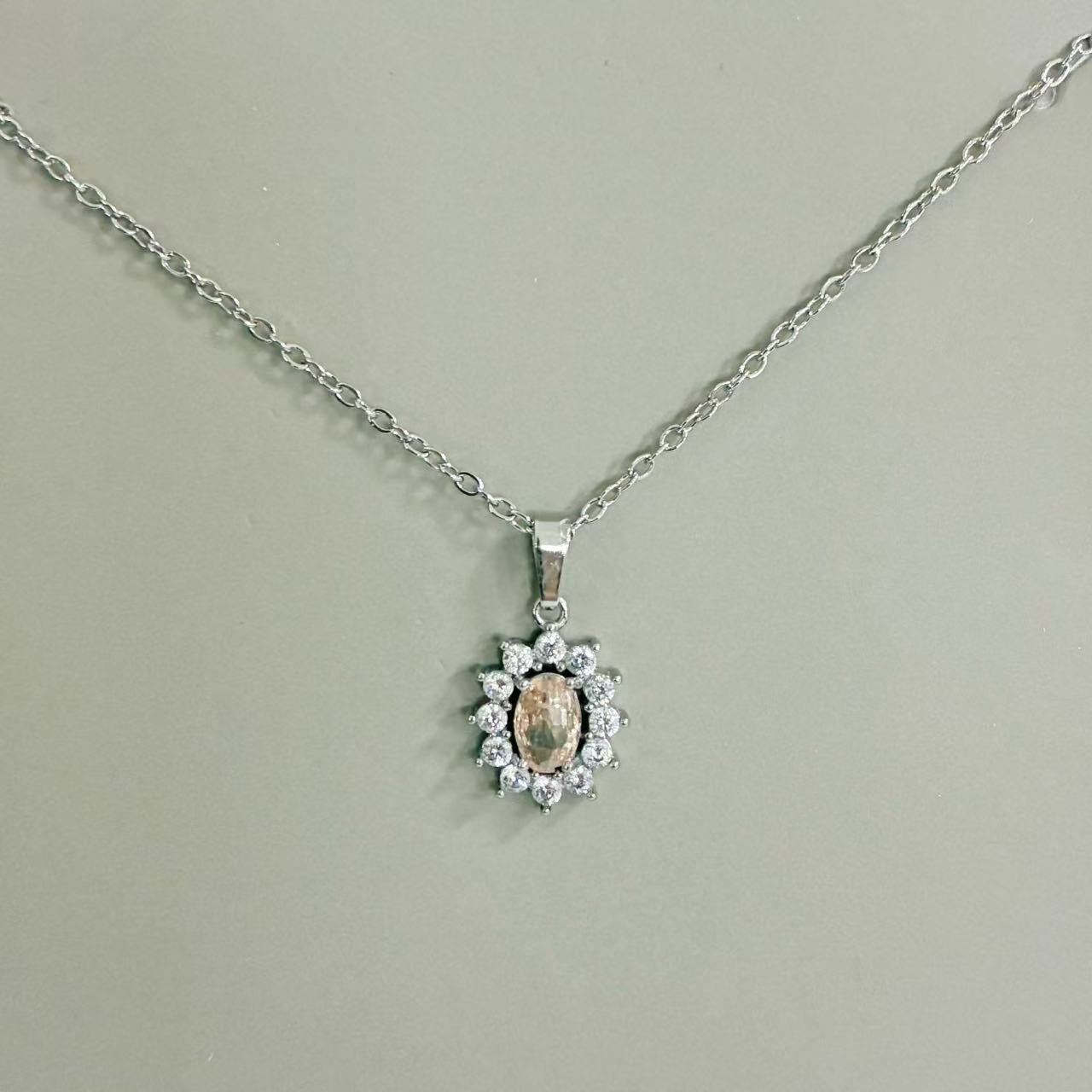 Collana “Regina di Luce”