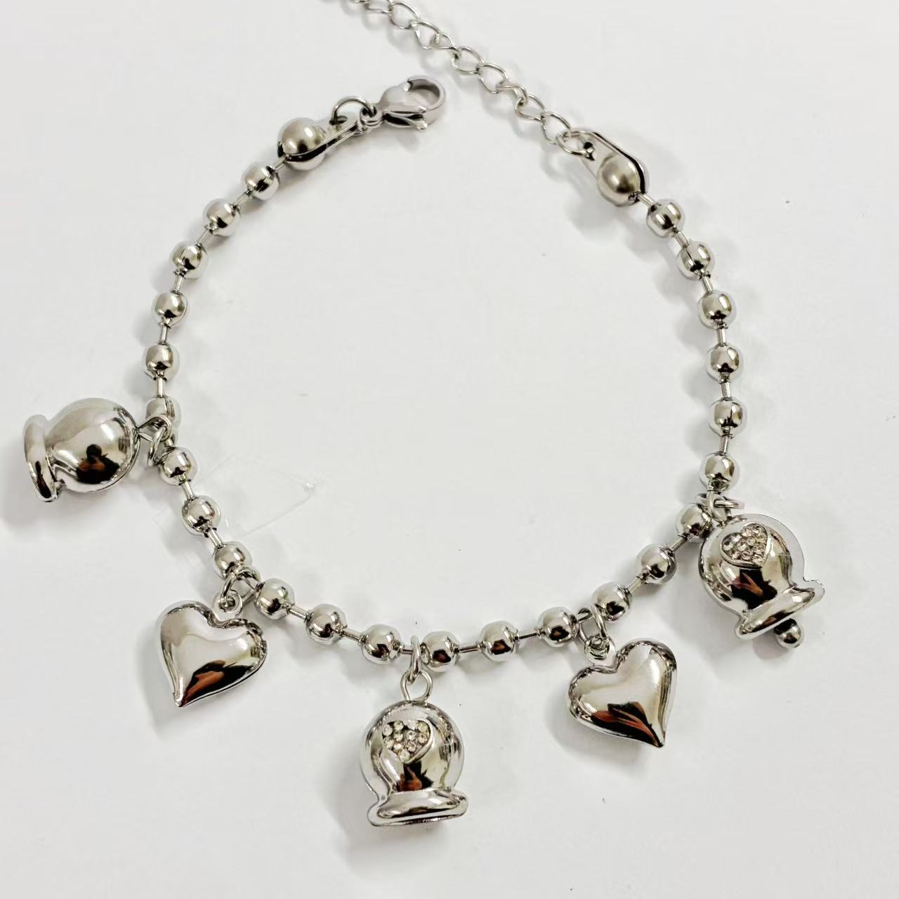 Bracciale “Cuori & Campanelli” – Dolcezza Brillante e Stile Romantico