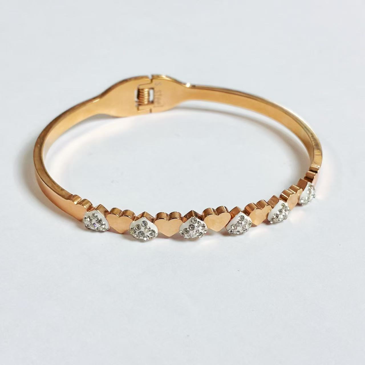 Bracciale Rigido “Hearts Glow” – Romantic Chic