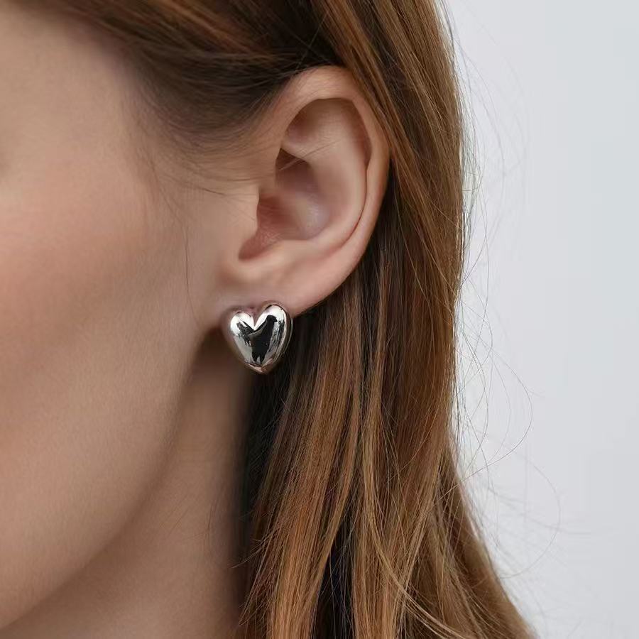 Orecchini “Cuore Lucente” – Minimal Chic