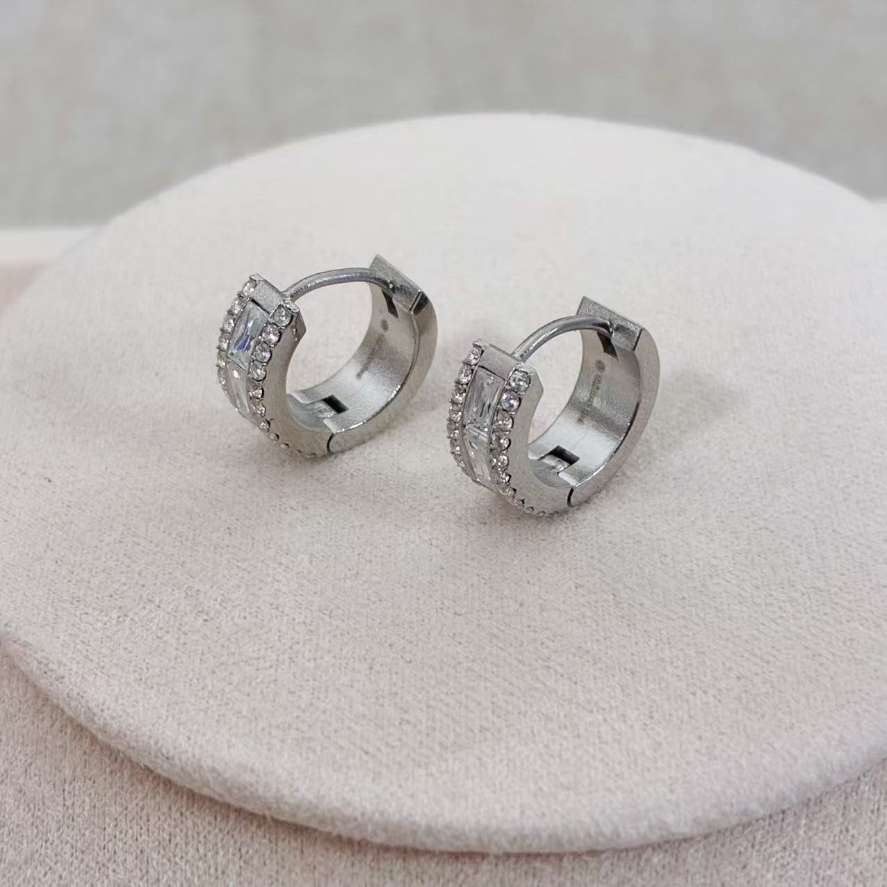 Orecchini a Cerchio con Zirconi