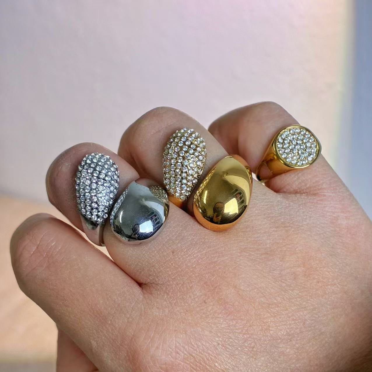 Anello “Onda di Luce” – L’arte del movimento