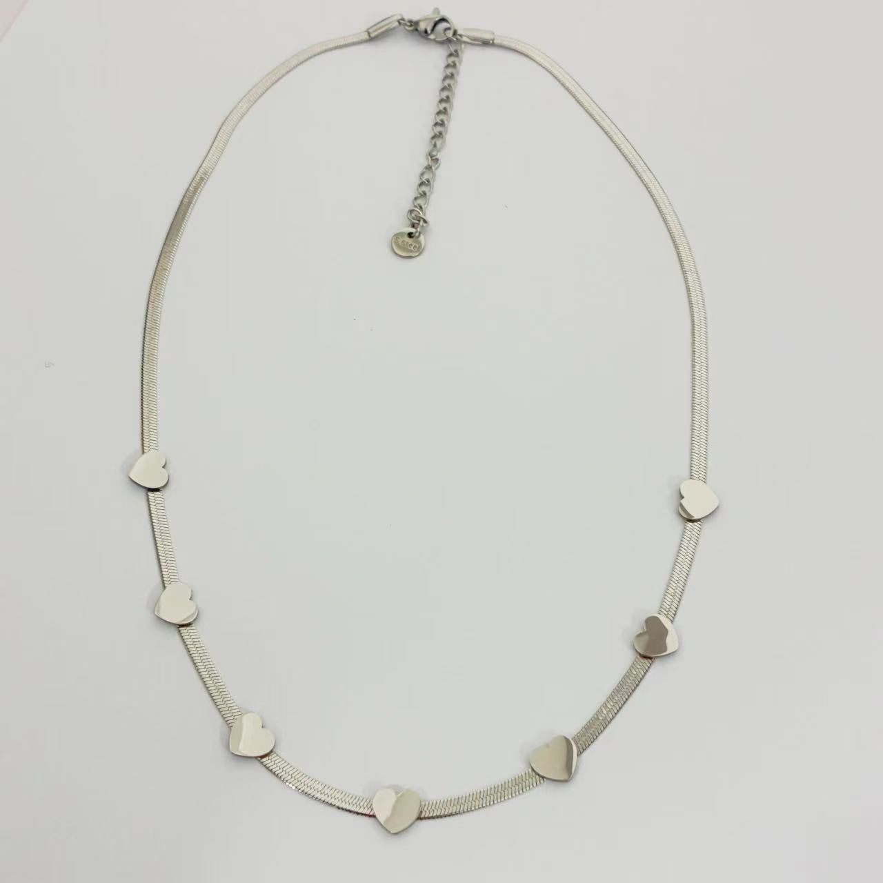Collana Cuore Minimal in Acciaio Dorato – Eleganza Quotidiana con un Tocco Romantico