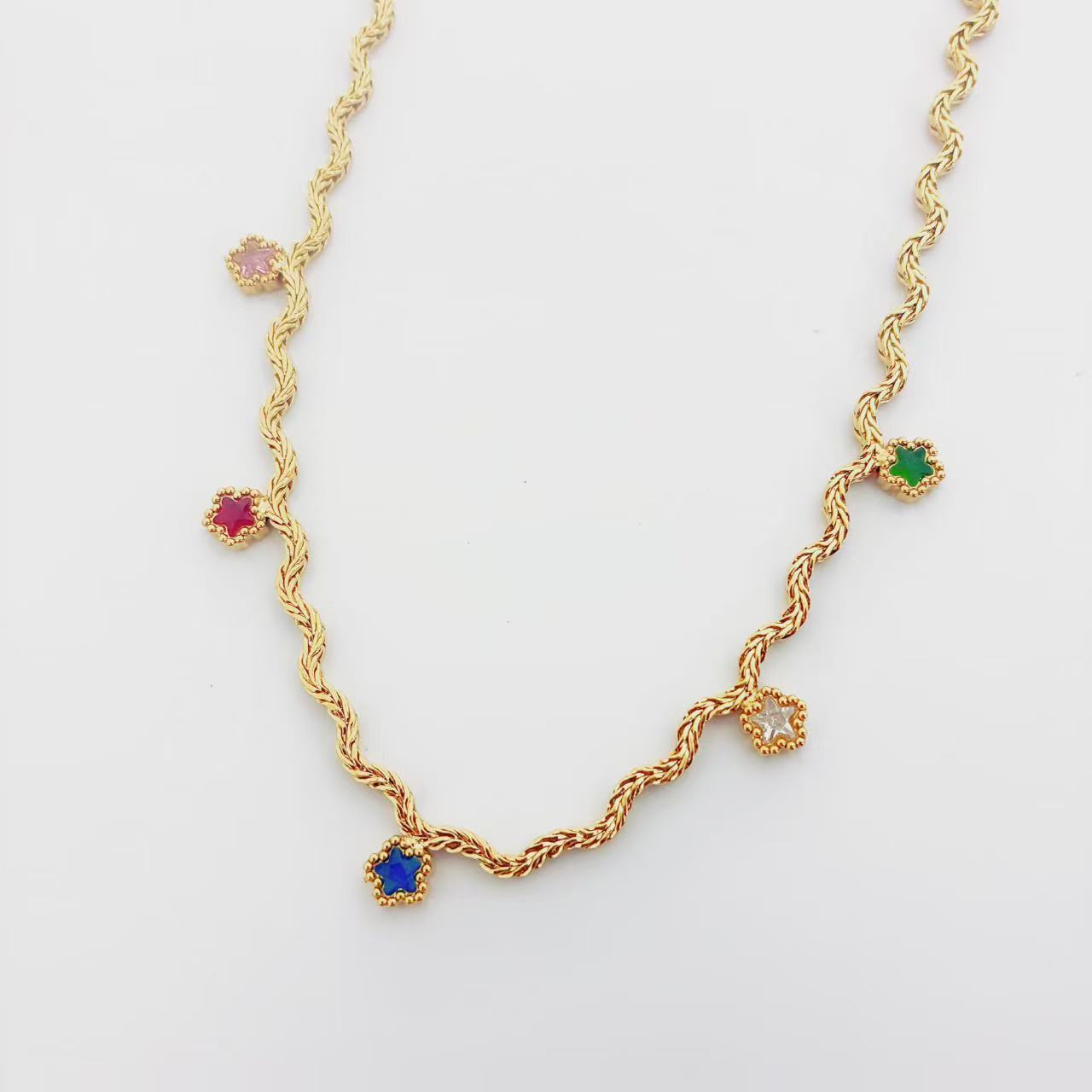 Collana Treccia Dorata con Ciondoli Colorati a Goccia