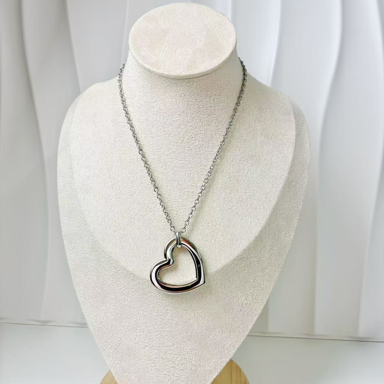 (C256)Collana cuore grande in acciaio inox