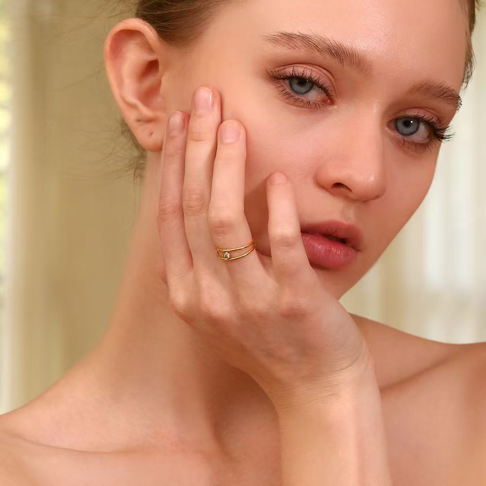 Anello “Orbita Intima” – Dialogo Sottile tra Linee e Dettaglio