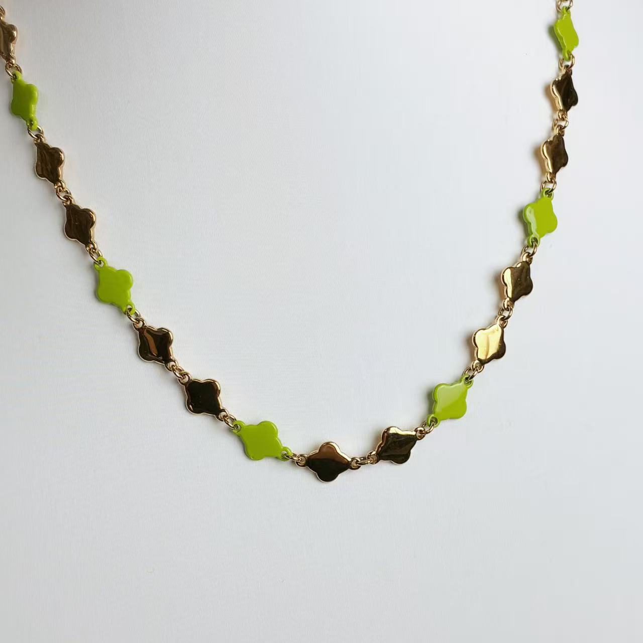 Collana “Quadrifoglio Brillante” – Freschezza Vivace e Dettagli Moderni