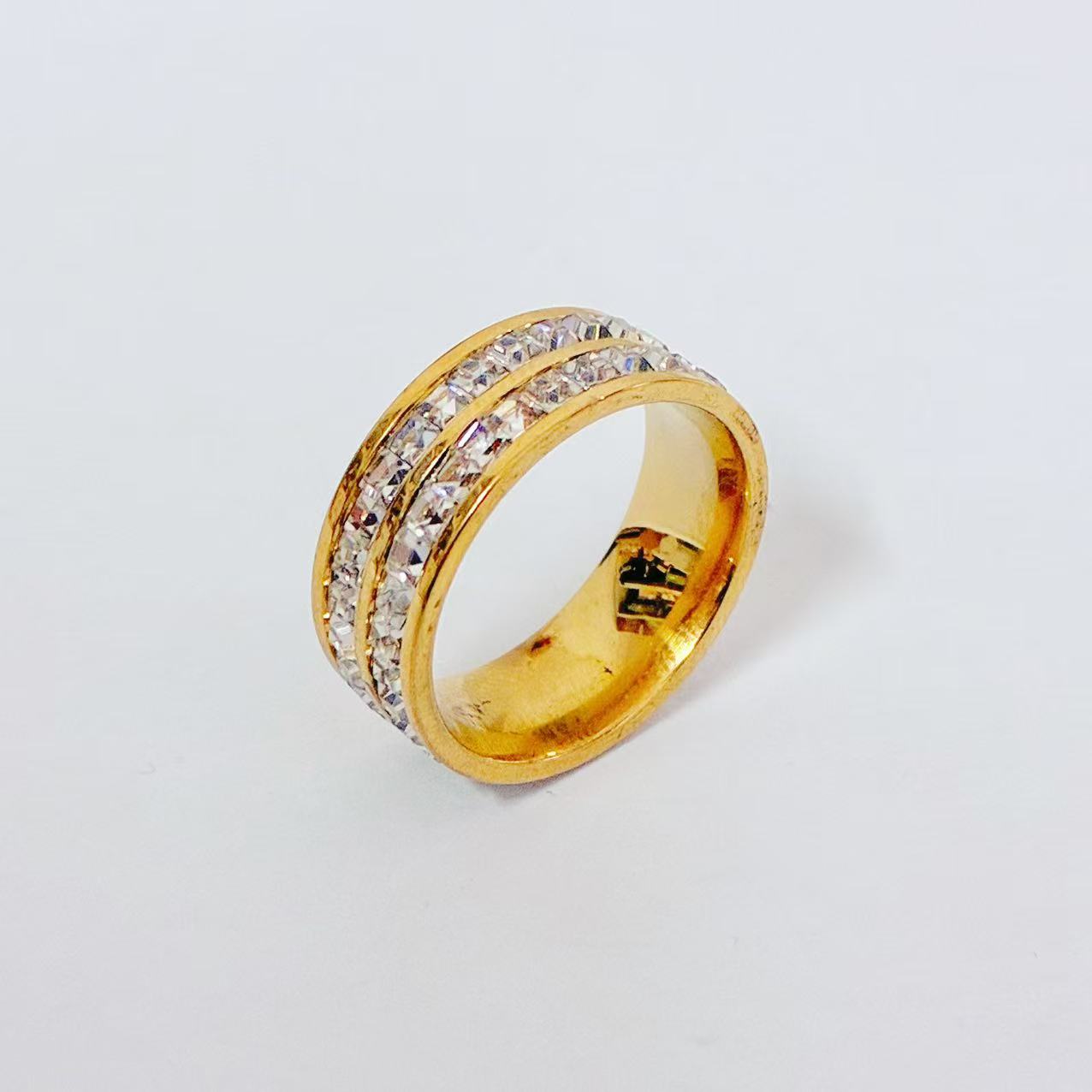 Anello “Luce Pura” – Eleganza in Ogni Dettaglio