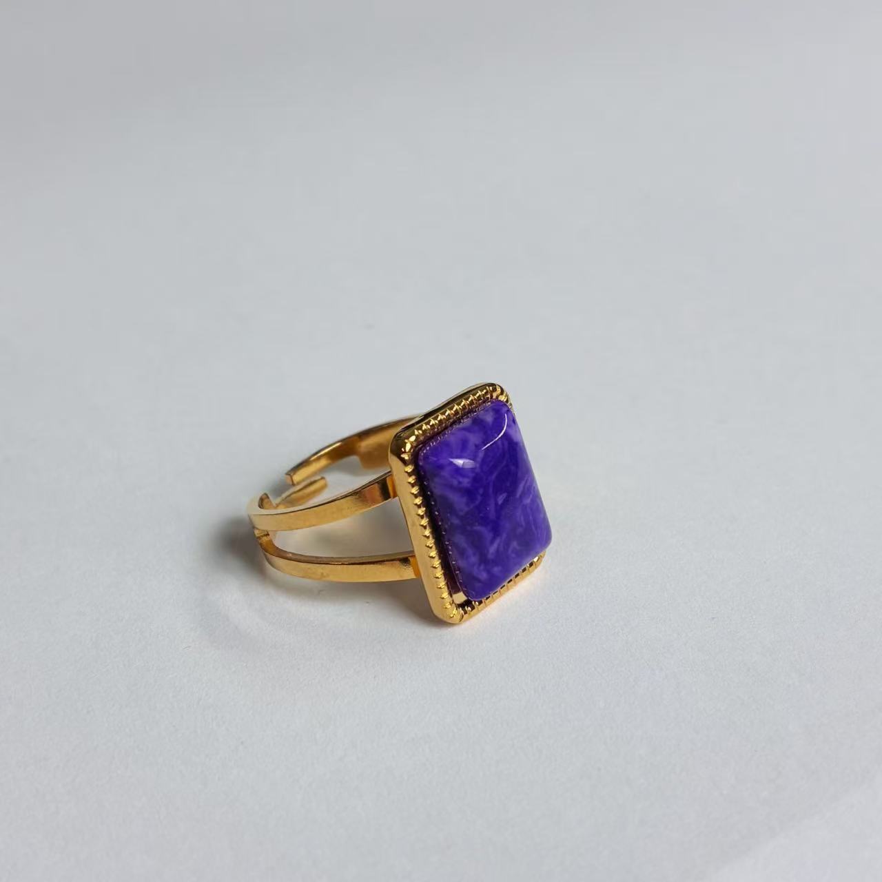 Anello con Pietra Rettangolare Viola – Acciaio Inossidabile Oro
