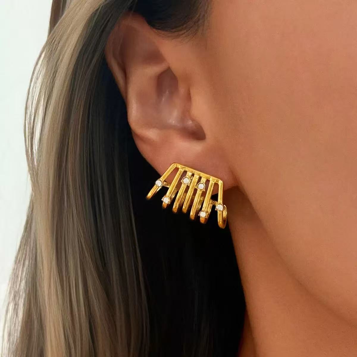 Orecchini Geometrici con Dettagli Luminosi