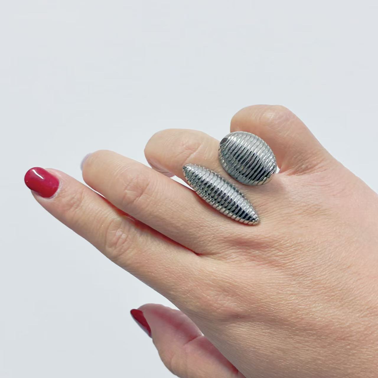 Anello Doppia Scultura – Design Architettonico