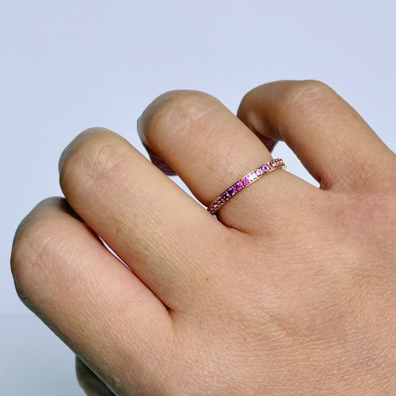 Anello “Linea Rosa” – Mini Gioiello di Luce e Femminilità