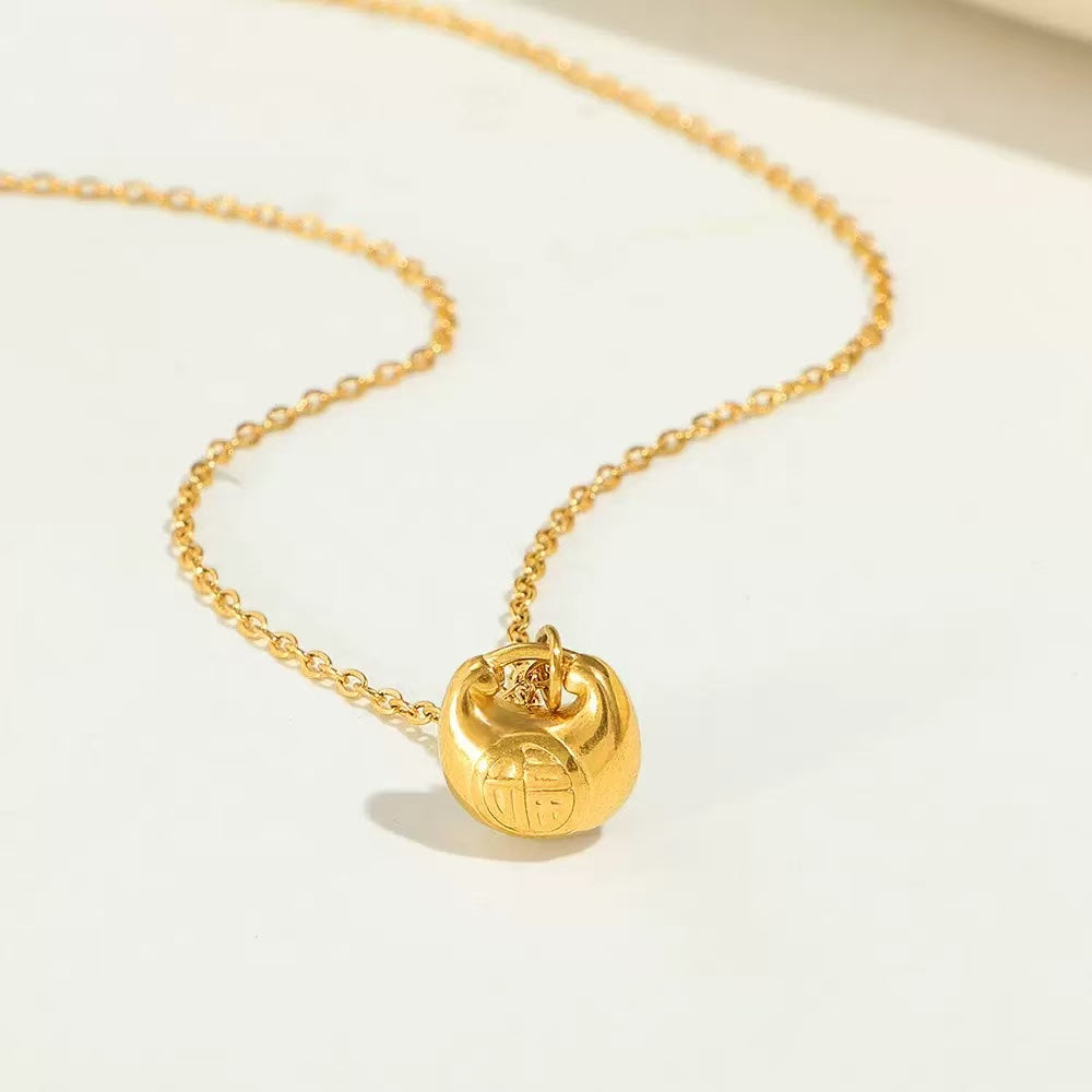 Collana con ciondolo sferico inciso