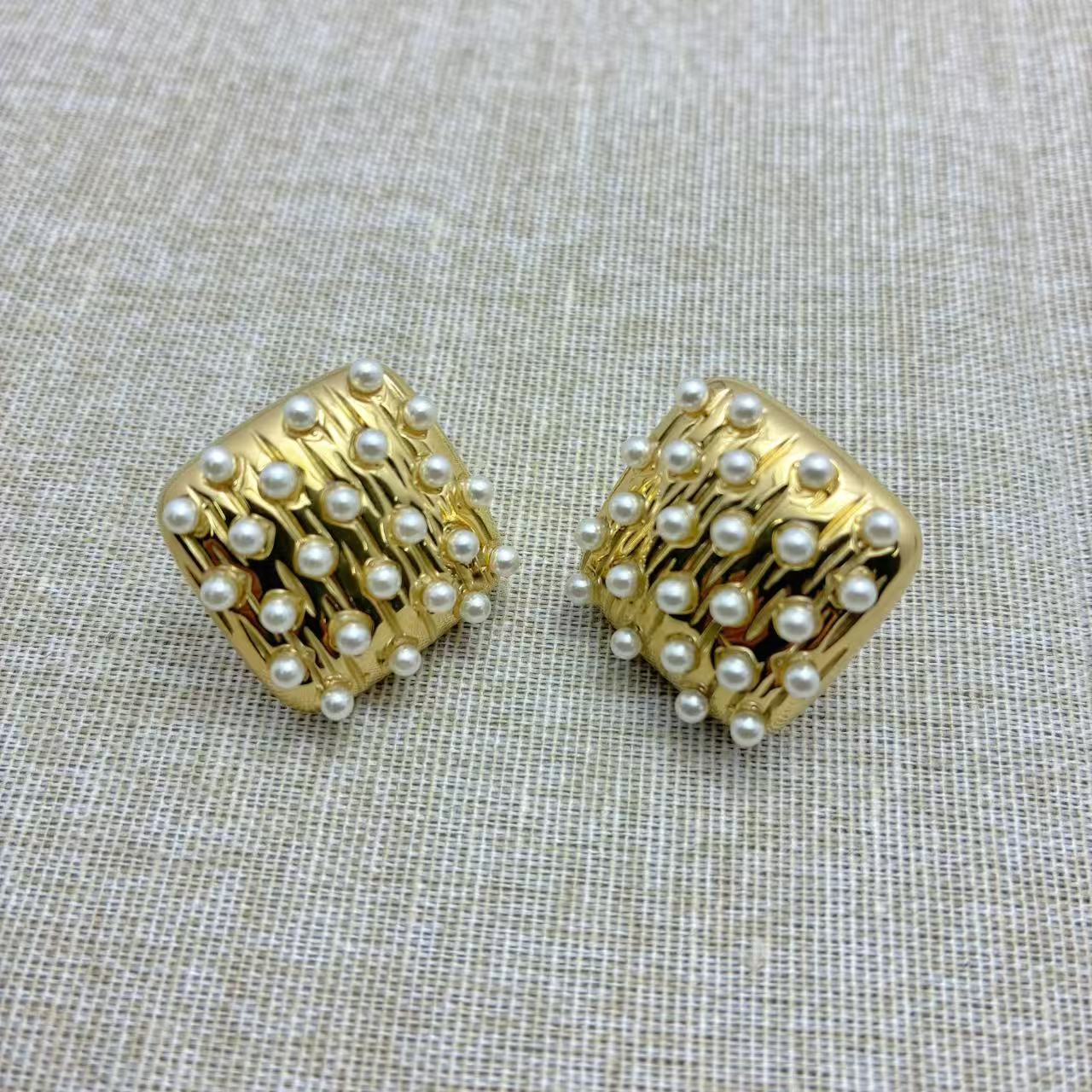 (O163)Orecchini quadrati con perline