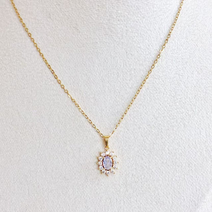 Collana "Splendore Regale" – Pendente a Rosetta con Cristalli