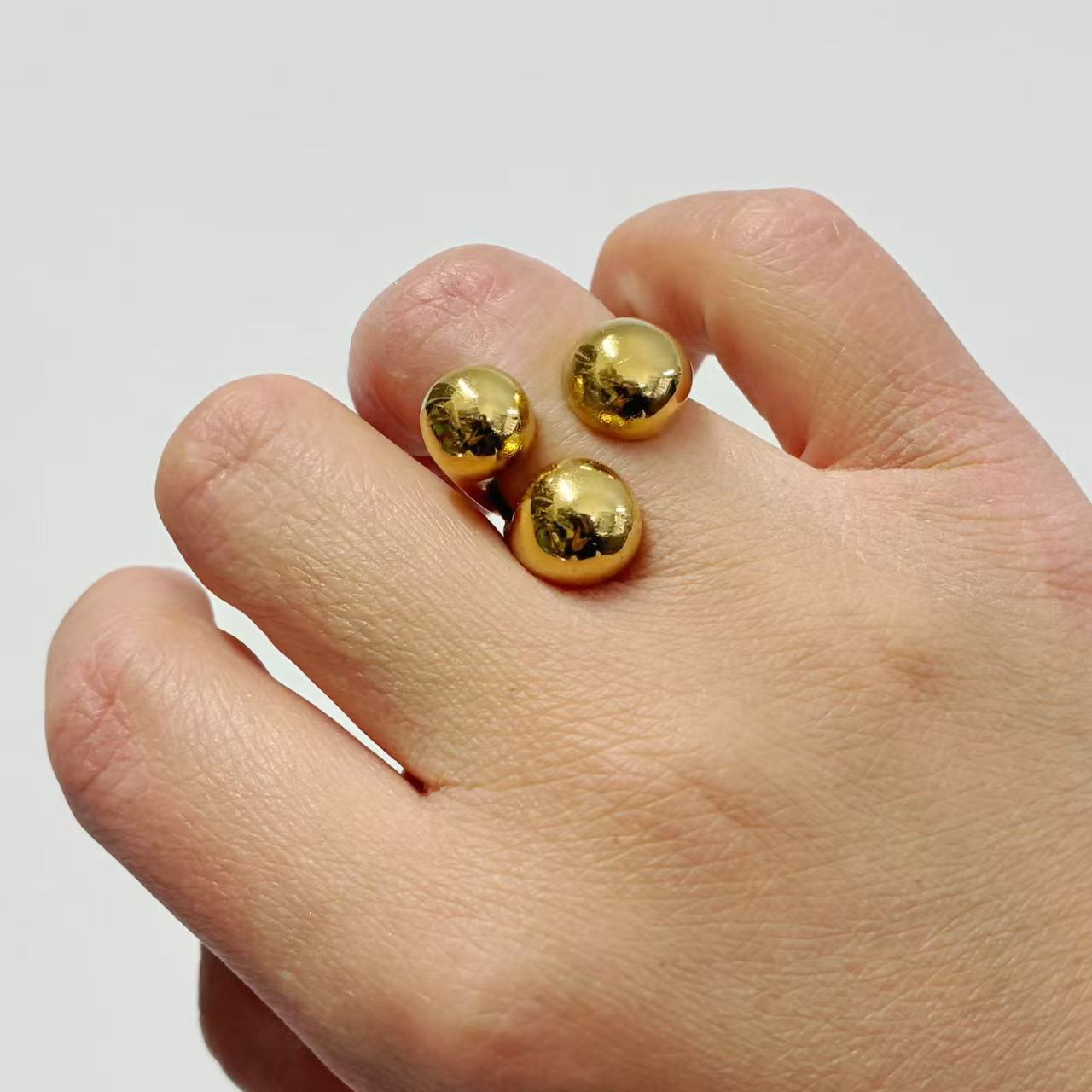 Anello Tri-Sfera – Volume Moderno